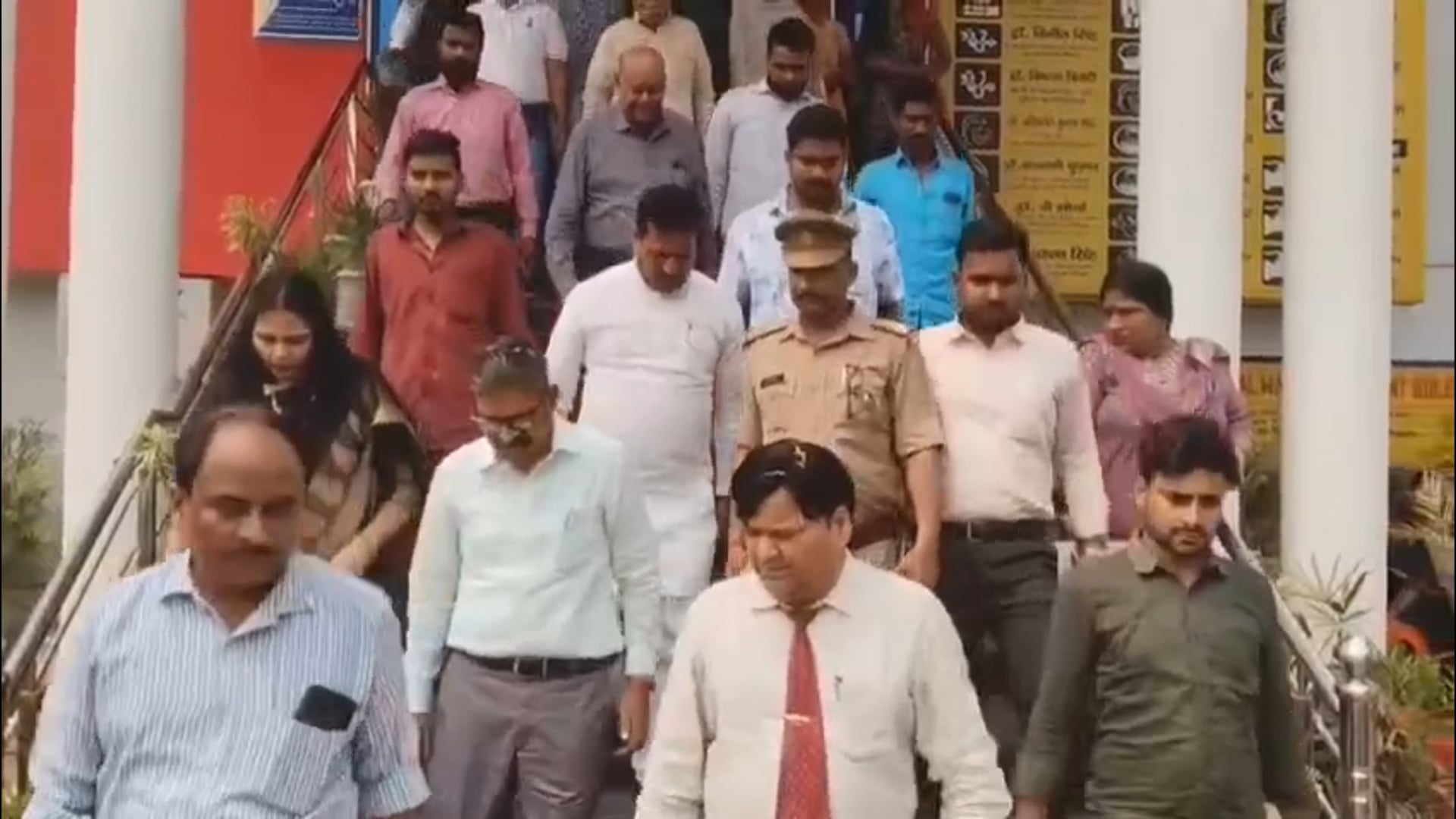 चंदौली पहुंचे डीआईजी,के जी नंदा हॉस्पिटल के औषधालय व विश्रामालय का किया उद्घाटन,मरीजों से पूछा कुशाल क्षेम