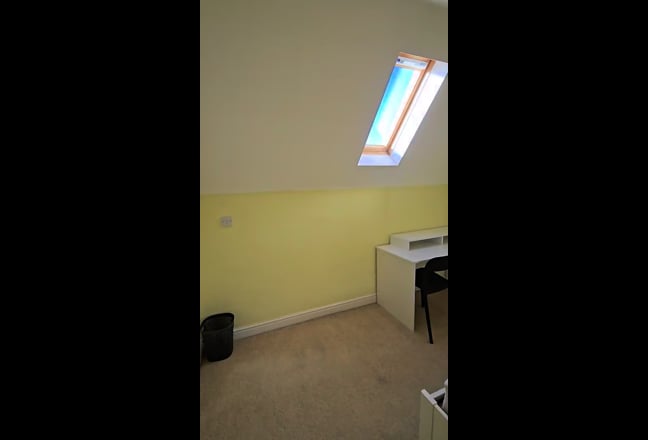 Spare Room to Rent Main Photo
