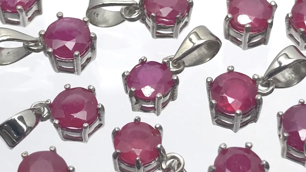 ルビー ラウンドファセットカット ペンダントトップ7×6×4mm SILVER925