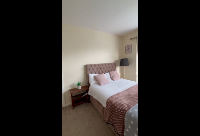 Stunning newly furnished  quiet double room-M20 Main Photo