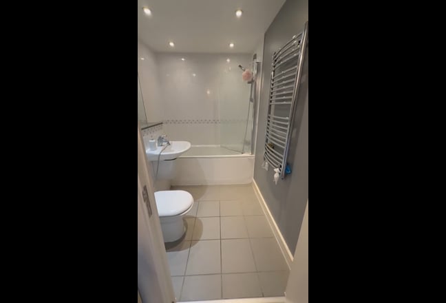 Double Room with Large Ensuite Available. Main Photo