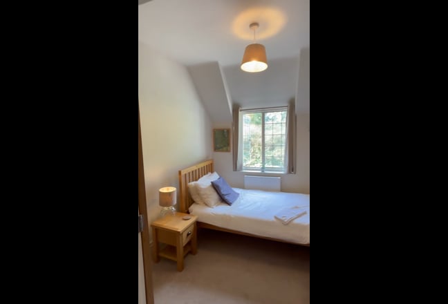 Bedroom in large house Main Photo