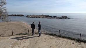 Es completa la renovació d'una part de la passera de fusta del passeig d'Empúries