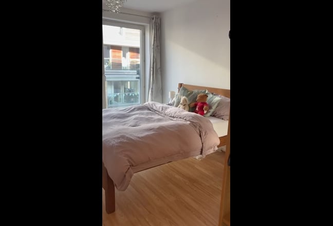 Large Flat by River Shad Thames SE1 Main Photo