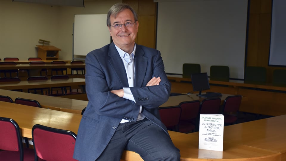 Juan Pascual presenta su libro "Guerra por la proteína animal"
