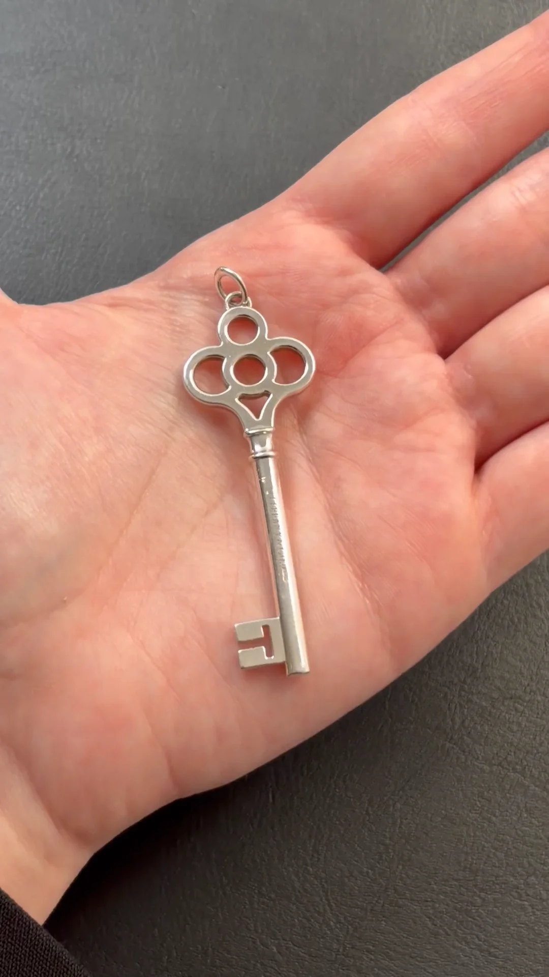 Anello Regolabile Con Punta Di Chiave – Gioiello Artigianale In Argento 925 – Design Pendente Ispirato