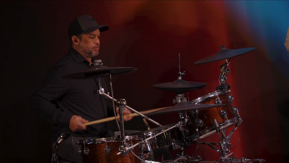 Laura McLaughlin - "You Make Me Brave"