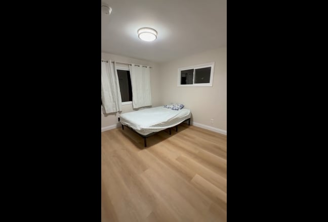 Room for rent in Northridge City  Main Photo