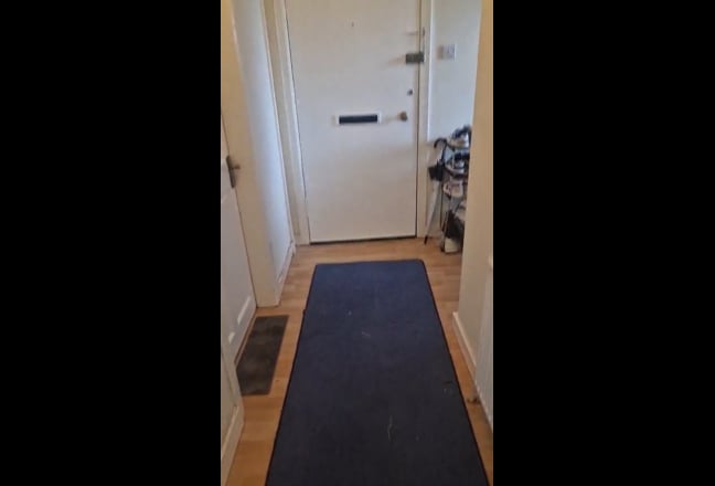 Well furnished bedroom  Main Photo