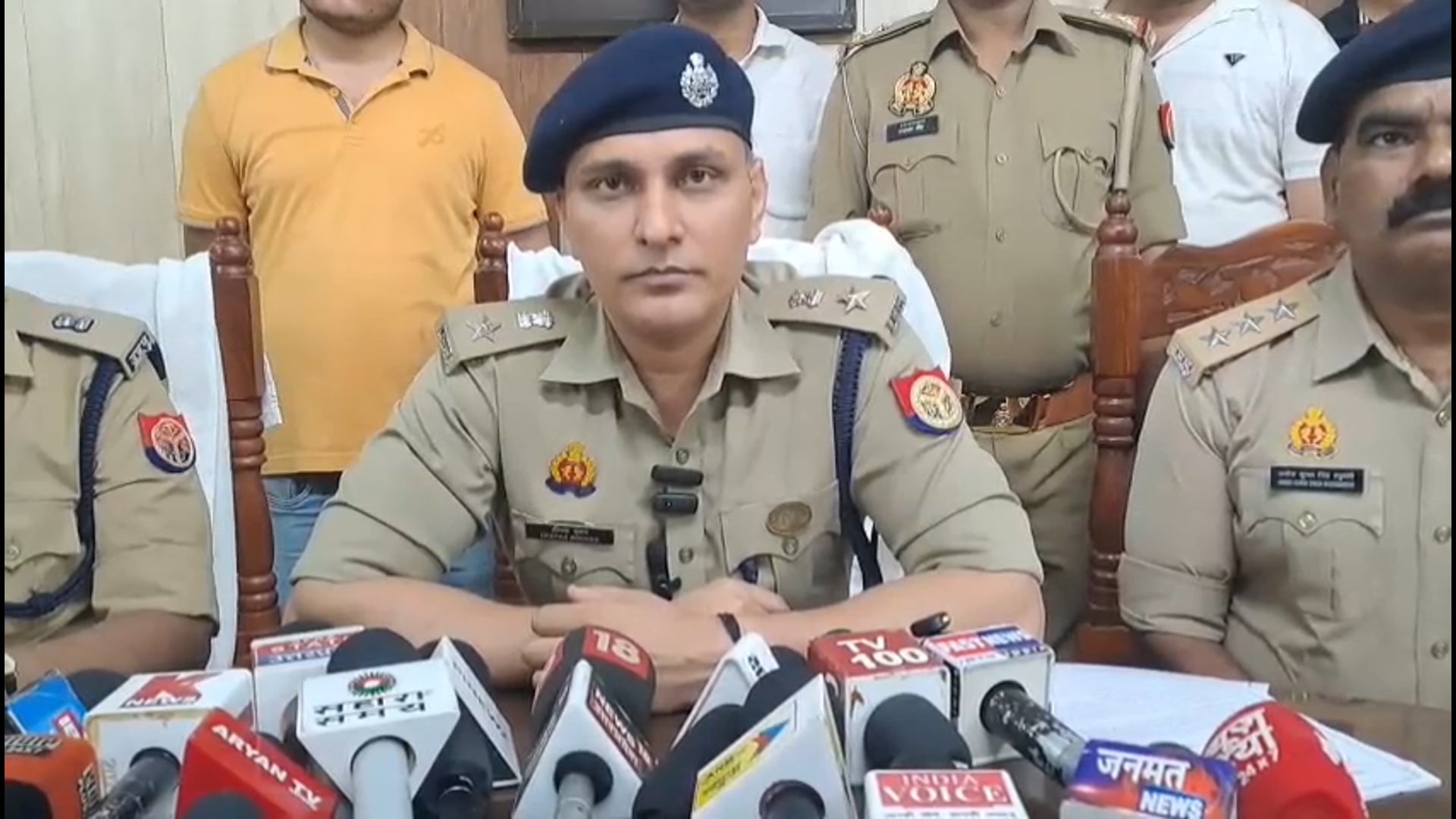 जनपद पुलिस द्वारा सर्विलांस सेल तकनीकी सहायता से CEIR पोर्टल की मदद से 93 गुम मोबाइल फोन बरामद किया #latest_news 