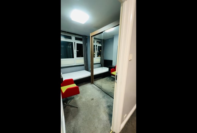 🌟 Stylish Single Room E14 Flat share Main Photo