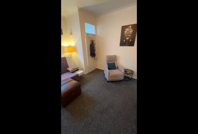 Double bedroom available. All-inclusive (&pound;500pm) Main Photo