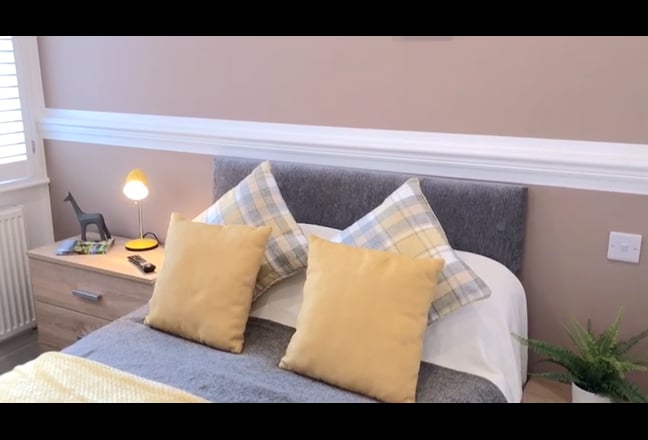 WATCH VID!*Near 🚂*High spec rms*Ensuite*Desk*TV * Main Photo