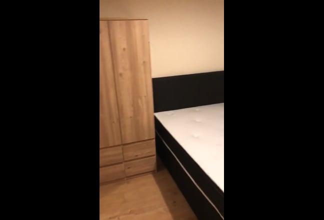 Hillingdon lovely large Double Ensuite Bedroom Main Photo