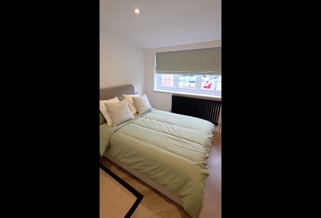 Stunning apartment- only 30 secs to station! Main Photo