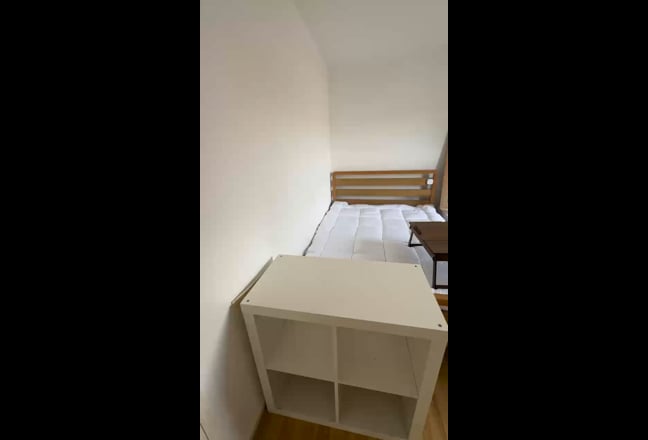 Coze Bedroom near nine elms/vauxhall Girls house Main Photo