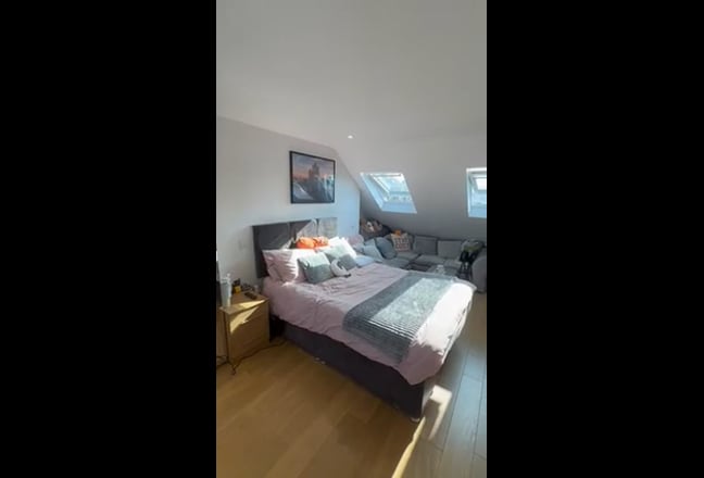 Stunning En-suite Room quiet house  Main Photo