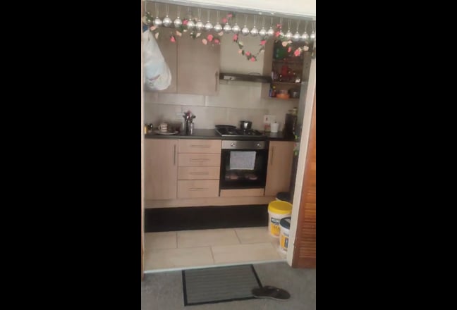 Spacious 1 Bed Furnished Flat with Garden & Parkin Main Photo