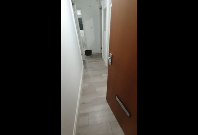 Top Floor Two Bed Flat with Allocated Parking Main Photo