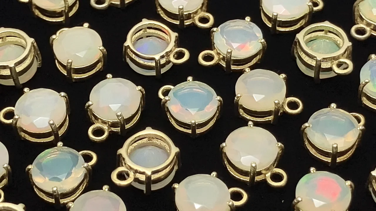 オパール 枠留めラウンドファセットカット7×7mm 18KGP 2個｜天然石