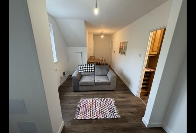 4 Bedrooms available with parking Main Photo