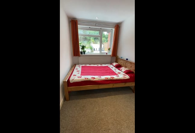 REDUCED! Professional Double Room near the Oracle Main Photo