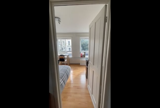 Spacious and Bright Double Room for Let Main Photo