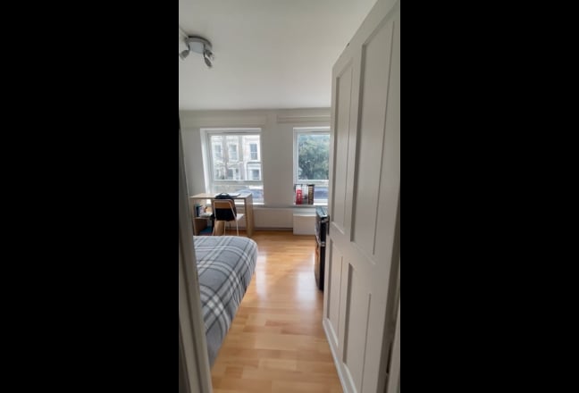 Bright Double Room for Let  Main Photo