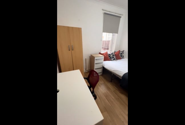 En-Suite Room - Plumstead SE18 1Ed Main Photo