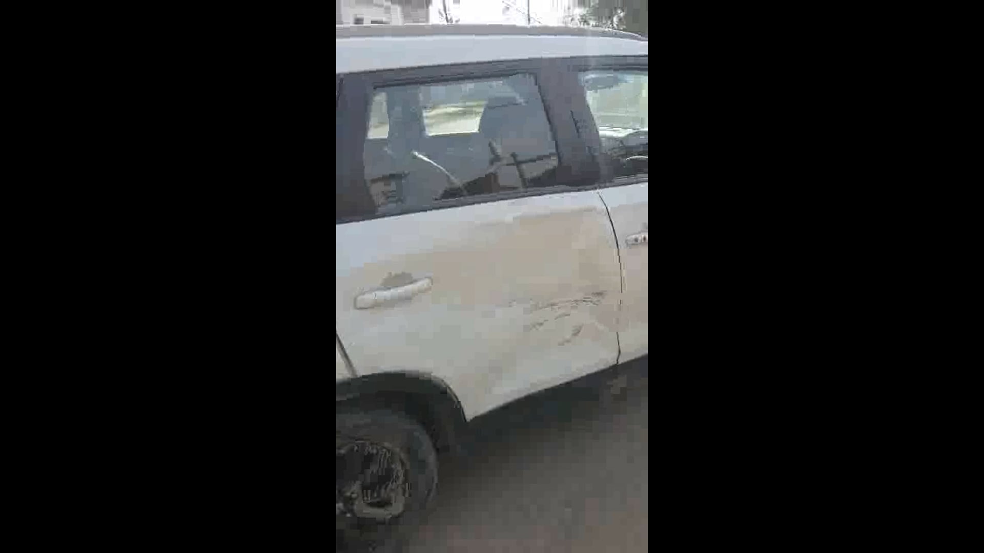 अज्ञात वाहन की टक्कर से किसान नेता की कार क्षतिग्रस्त, बाल-बाल बचे सवार