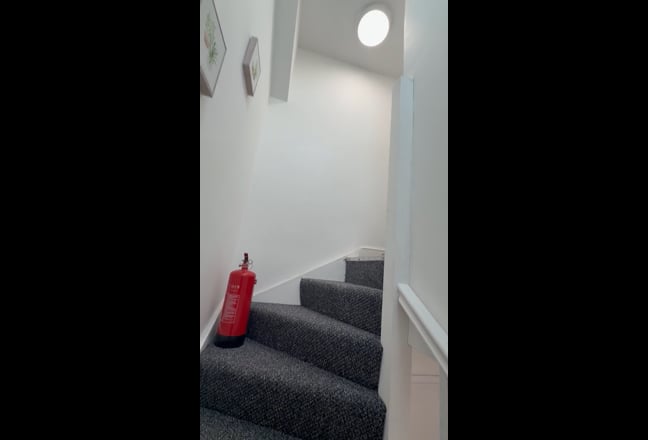 New Decorated Large Ensuite Room To Rent Main Photo