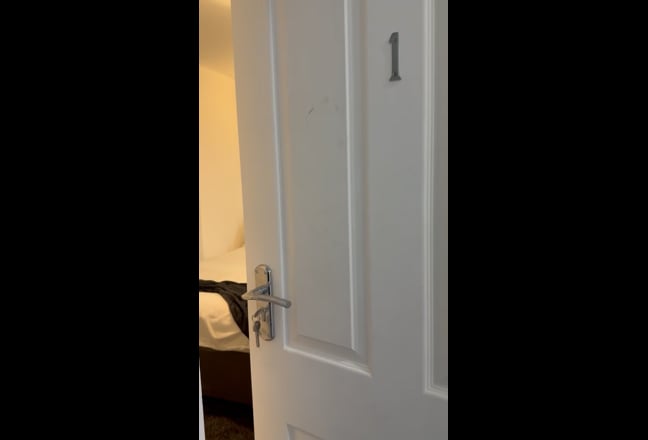 Ensuite in Greenwich Main Photo