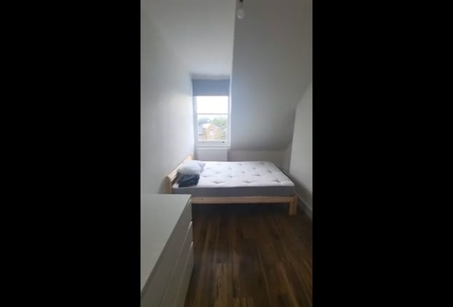 Cosy Room In Luxurious House  Main Photo