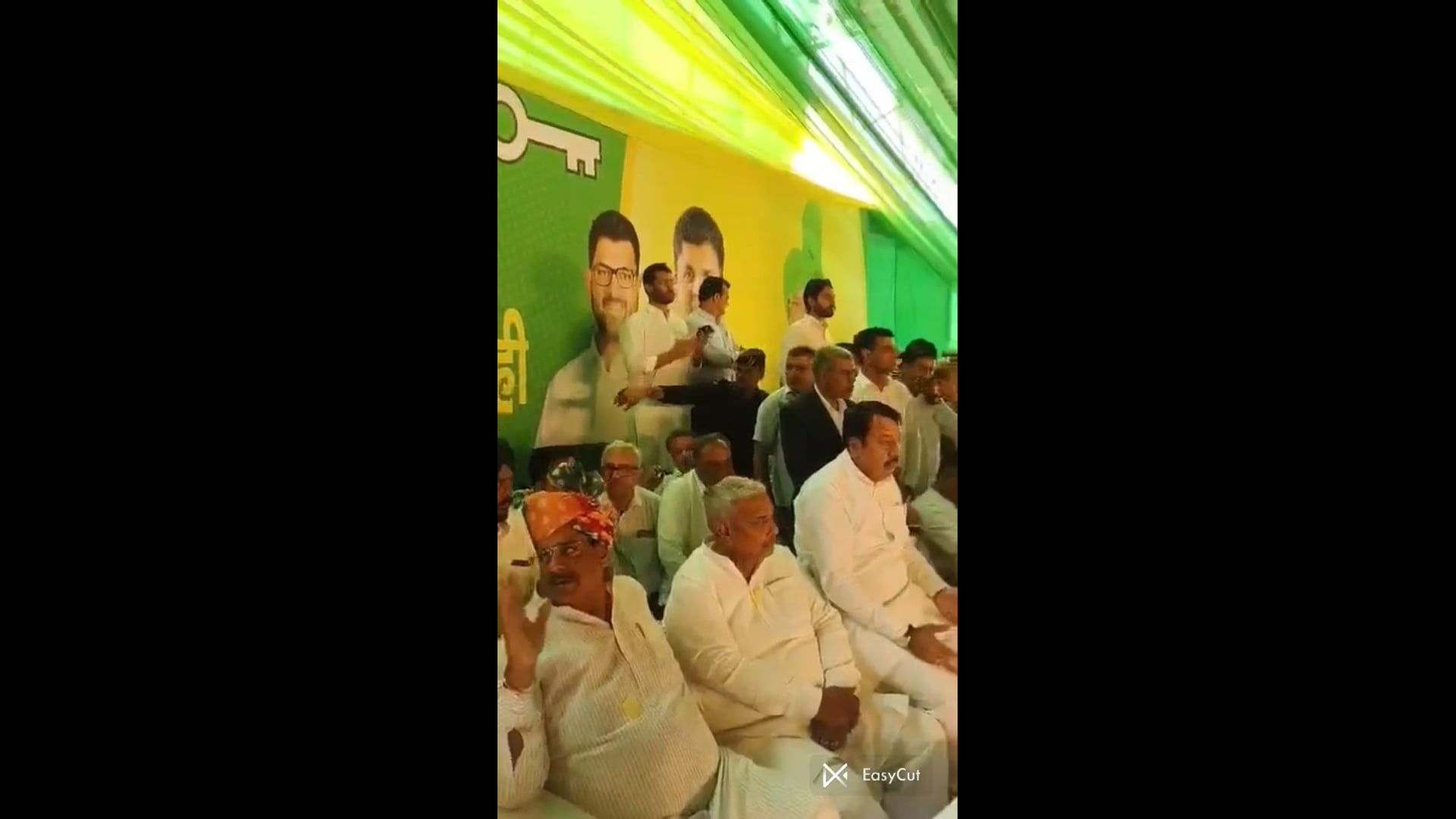 मुजफ्फरनगर। सांसद हरेंद्र मलिक सपा के राष्ट्रीय महासचिव आज हरियाणा के जिला हांसी में जेजेपी सुप्रीमो डॉ.अजय सिंह चौटाला के जन्मदिन के अवसर पर उन्हें बधाई देने पहुंचे। इस दौरान उन्होंने आयोजित जनसभा को भी संबोधित किया।