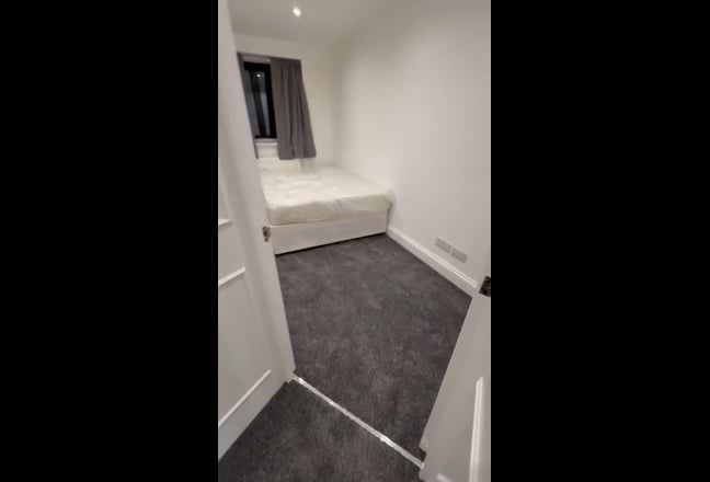 Large Private Room with Private Bathroom Main Photo