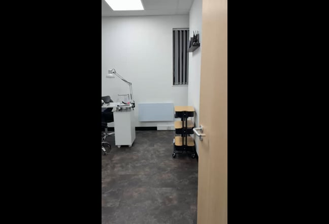 Beauty Room/ Office Room to rent- Stratford Main Photo