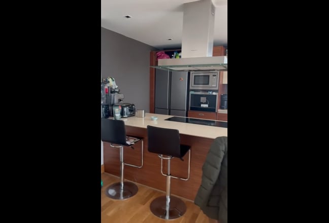 Bright spacious dble room riverside, gym, concierg Main Photo