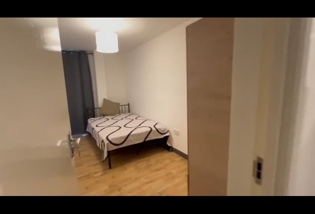 4 Rooms to rent near Whitechapel Station,E1 Main Photo