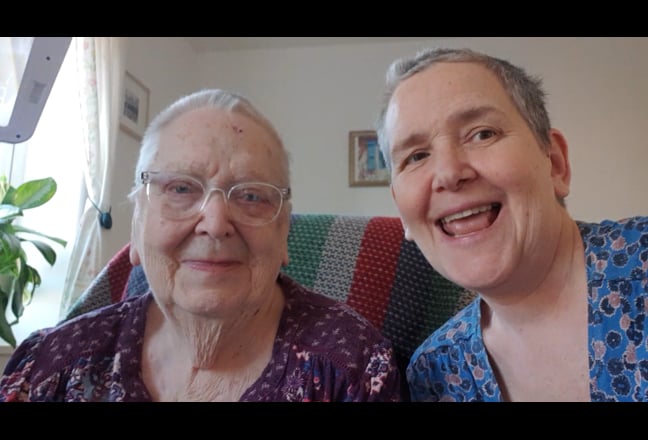 Master en suite in mature household Main Photo