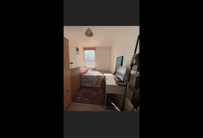 Furnished en-suite double bedroom Main Photo