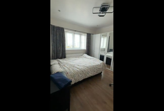 Spacious Double Room – 5 Mins to Tube – Bills Incl Main Photo