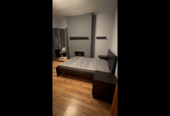 New furnished double room ( new furniture) Main Photo