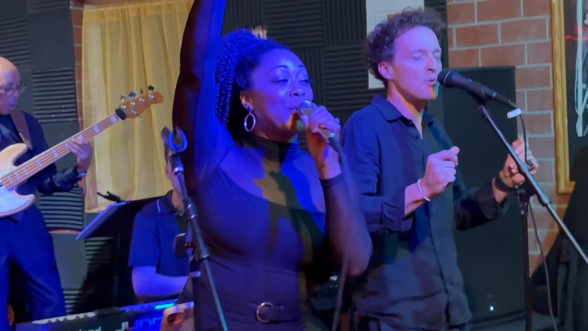 3.7.26 Smooth Operator  - Roscoe's Jazz Lounge