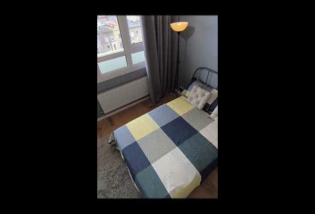 Bright Top-Floor Double Room with Stunning Skyline Main Photo