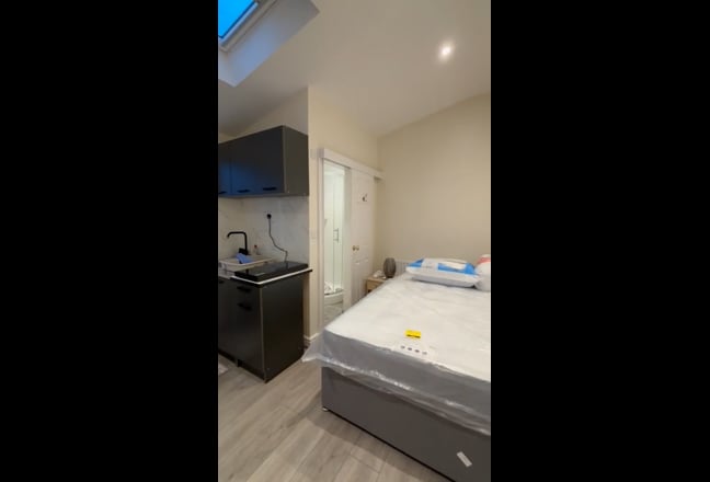Furnished Studio Flat, Milton Keynes. MK4  Main Photo