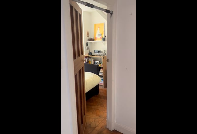 Double room in two bed flat Main Photo