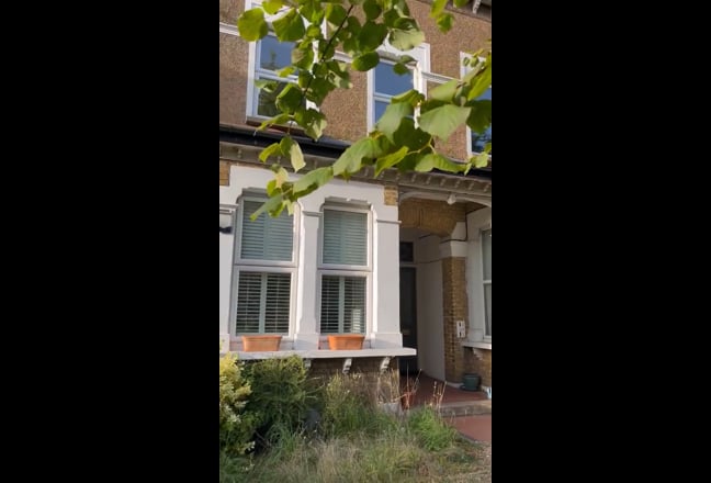 Spacious king-size room in South Croydon  Main Photo