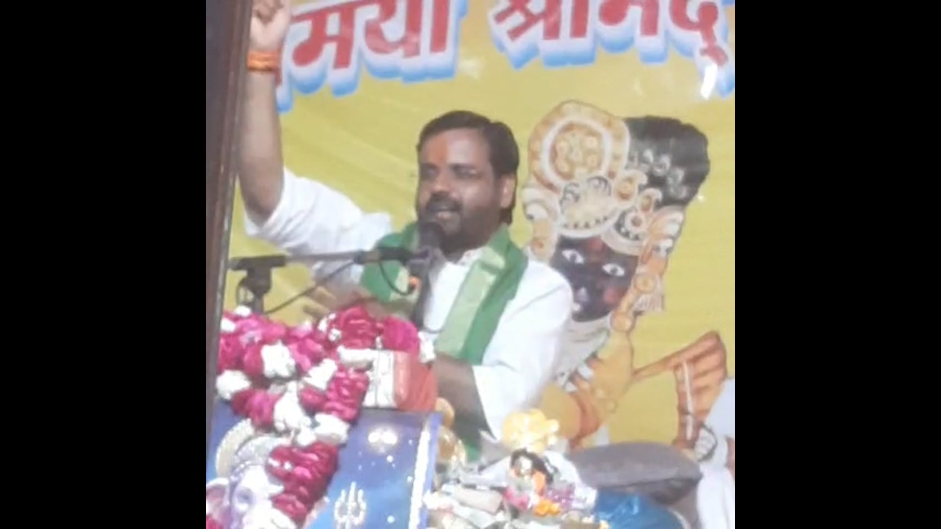 ▶️......श्रीमद् भागवत कथा का समापन: राधा रमण शास्त्री जी महाराज ने कृष्ण-रुक्मिणी जी राज में फूलों की होली खेली/मथुरा-वृंदावन, १५ मार्च २०२६: आज श्रीमद् भागवत कथा का आखिरी दिन था, जिसमें कथा व्यास पूज्य श्री राधा रमण शास्त्री जी महाराज (मथुरा-वृंदावन) ने भक्तों को दिव्य ज्ञान प्रदान किया। कथा के समापन पर विशेष उत्सव का आयोजन हुआ, part 4