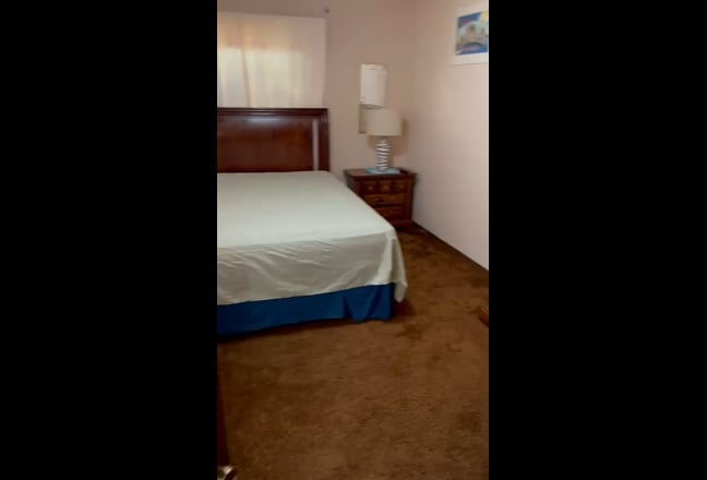 Single Room in 5 bed house in Addison Main Photo