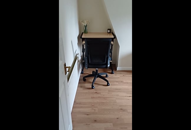 Spacious Furnished Room in Quiet & Friendly Home  Main Photo